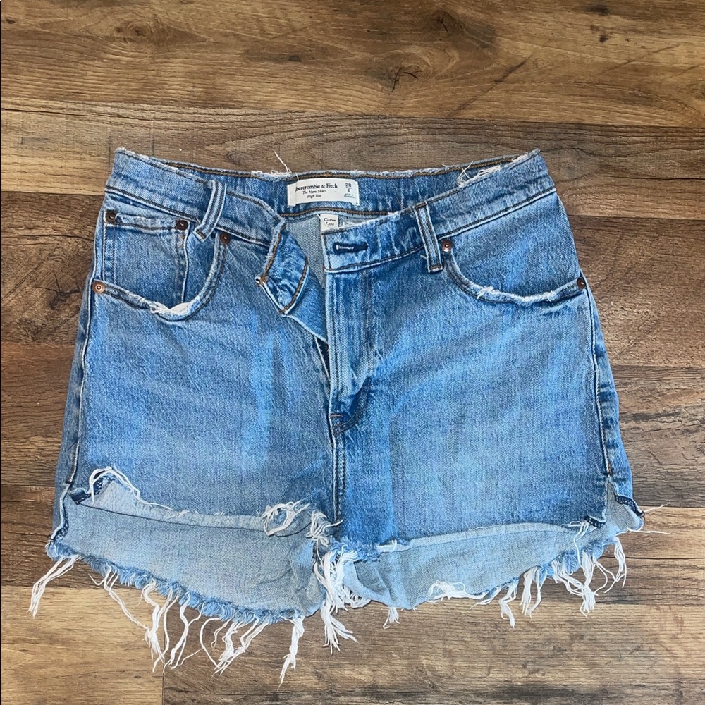 Abercrombie Mom Short High Rise Curve Love size 6/28